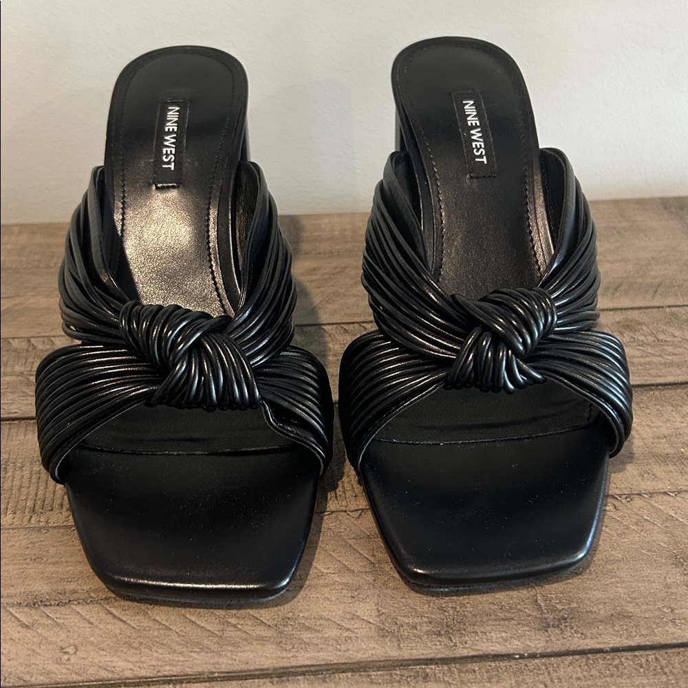 NWT Nine West Black Sandals Chunky Heels Knotted Top Slip Ons Versatile Size 9.5 - Picture 3 of 10